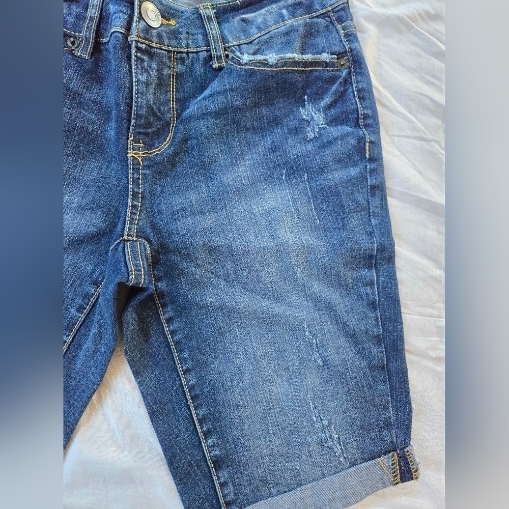 Time and Tru  dark wash denim rolled hem distressed Bermuda Jean shorts 4 - Picture 3 of 9